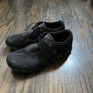 ON running black on black